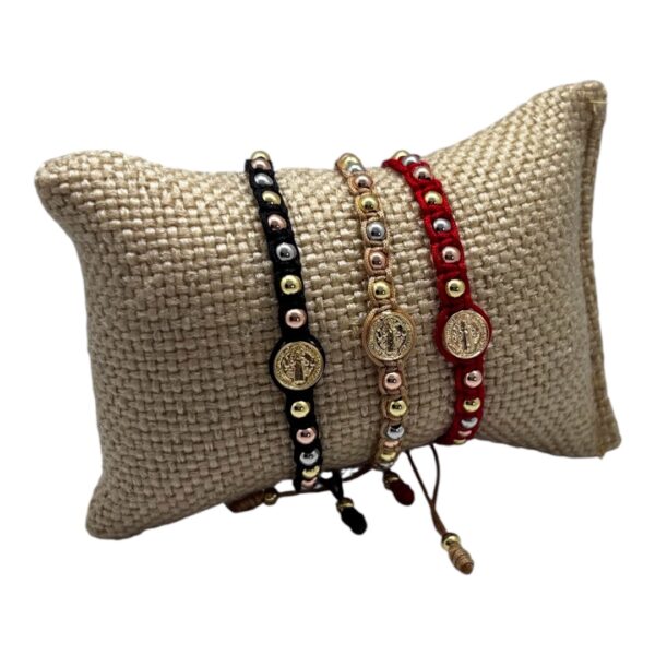 Pulsera San Benito con Hilo Chino y Balines – Protección y Estilo que te Acompañan - Imagen 2