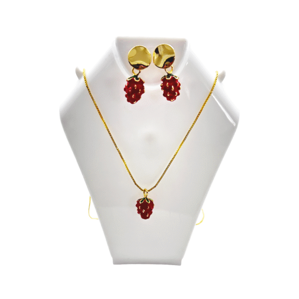Set de Fresa en Rodio – Dulzura y Estilo en un Solo Toque
